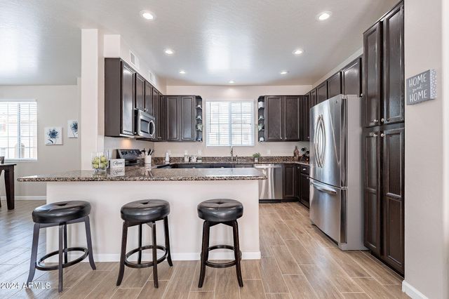 445 W MOUNTAIN SAGE Drive, Phoenix, AZ 85045