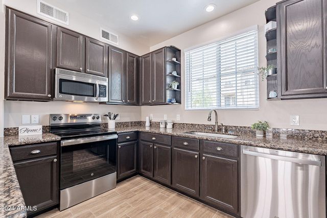 445 W MOUNTAIN SAGE Drive, Phoenix, AZ 85045