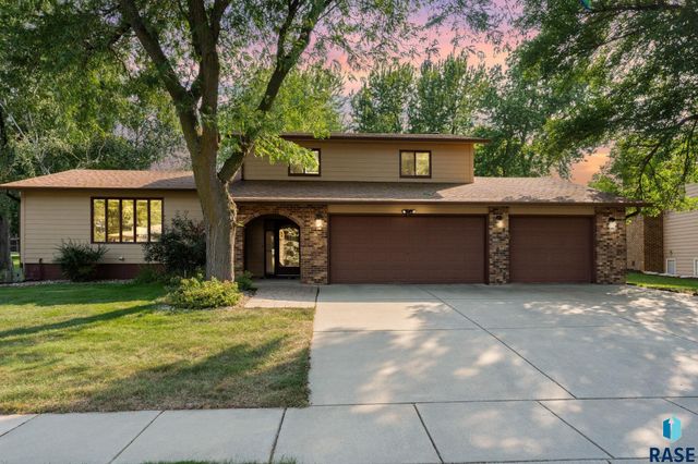 2433 E Stanton Dr Drive, Sioux Falls, SD 57103