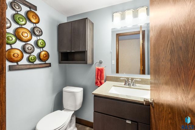 2433 E Stanton Dr Drive, Sioux Falls, SD 57103