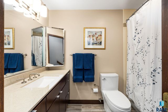 2433 E Stanton Dr Drive, Sioux Falls, SD 57103
