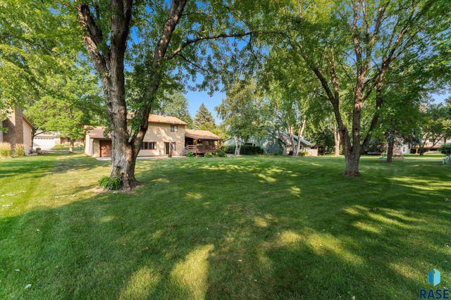 2433 E Stanton Dr Drive, Sioux Falls, SD 57103