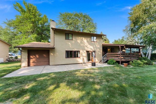 2433 E Stanton Dr Drive, Sioux Falls, SD 57103