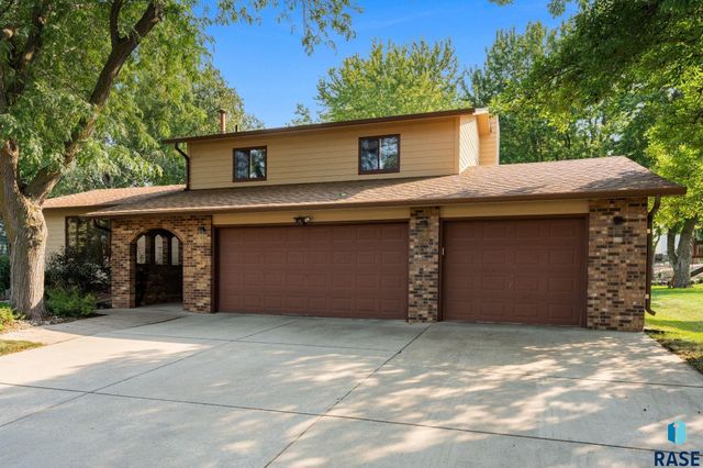 2433 E Stanton Dr Drive, Sioux Falls, SD 57103