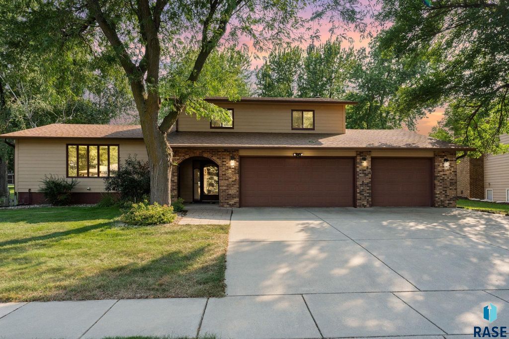 2433 E Stanton Dr Drive, Sioux Falls, SD 57103