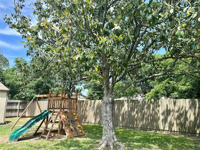 1126 E Dartmouth Lane, Deer Park, TX 77536