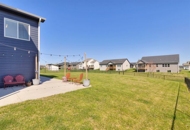 2609 Blooming Heights Drive, Norwalk, IA 50211