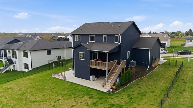 2609 Blooming Heights Drive, Norwalk, IA 50211
