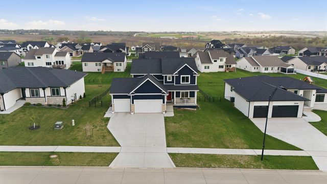2609 Blooming Heights Drive, Norwalk, IA 50211