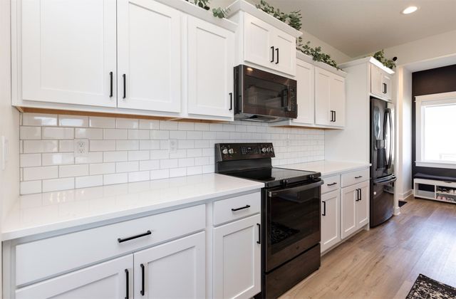 2609 Blooming Heights Drive, Norwalk, IA 50211