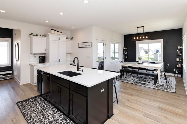 2609 Blooming Heights Drive, Norwalk, IA 50211