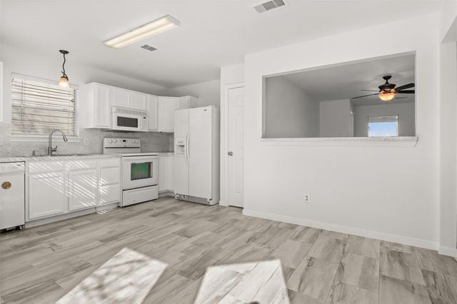 5061 Hauna Lane, Dickinson, TX 77539