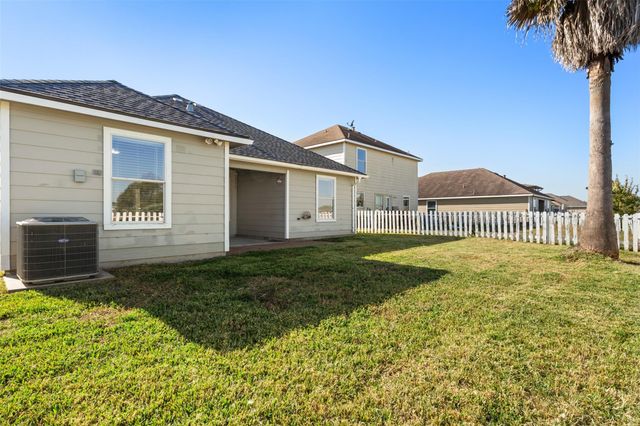 5061 Hauna Lane, Dickinson, TX 77539
