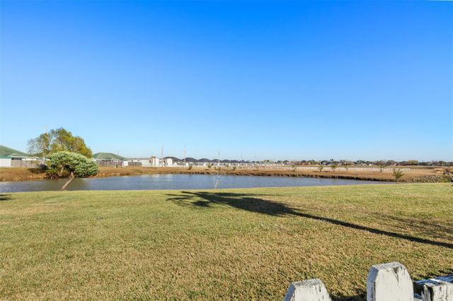 5061 Hauna Lane, Dickinson, TX 77539