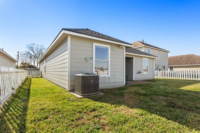 5061 Hauna Lane, Dickinson, TX 77539