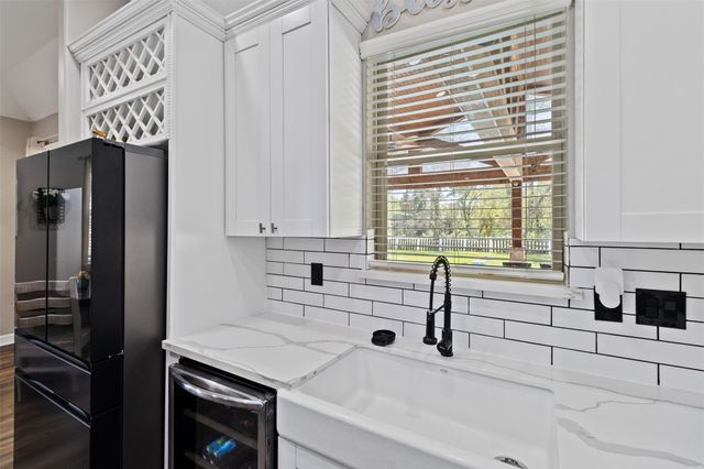 7927 Needlepoint Road, Baytown, TX 77521