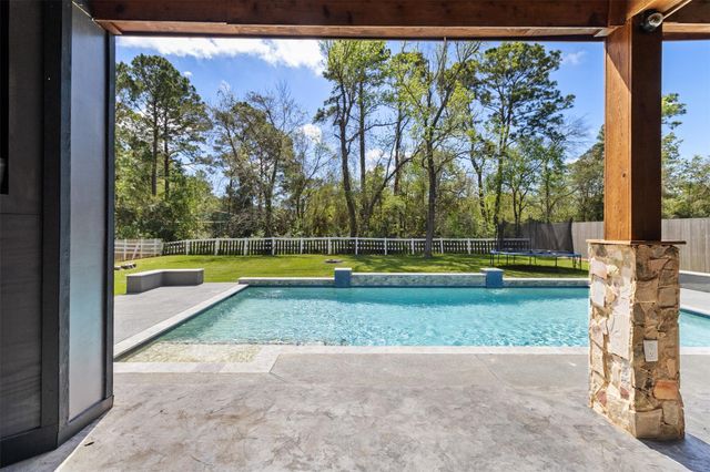 7927 Needlepoint Road, Baytown, TX 77521