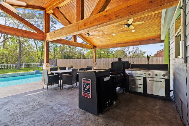 7927 Needlepoint Road, Baytown, TX 77521