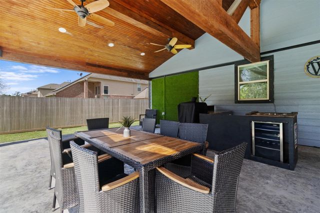 7927 Needlepoint Road, Baytown, TX 77521