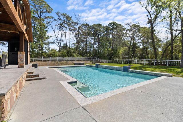 7927 Needlepoint Road, Baytown, TX 77521