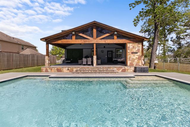 7927 Needlepoint Road, Baytown, TX 77521