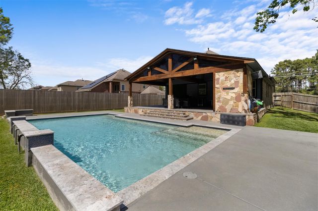 7927 Needlepoint Road, Baytown, TX 77521