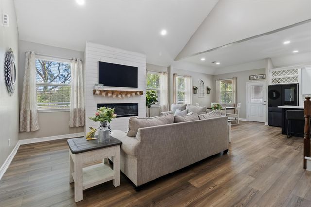 7927 Needlepoint Road, Baytown, TX 77521