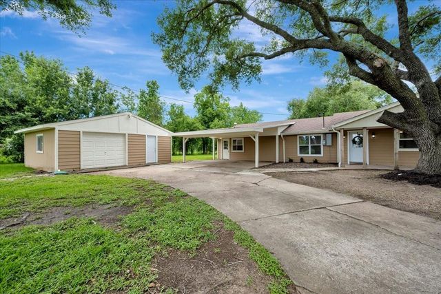 7440 County Road 215a, Alvin, TX 77511