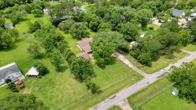 7440 County Road 215a, Alvin, TX 77511