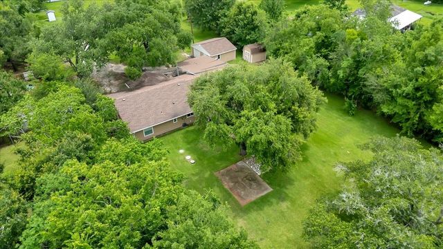 7440 County Road 215a, Alvin, TX 77511
