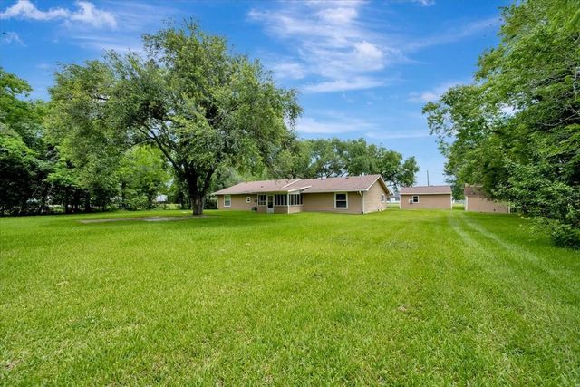 7440 County Road 215a, Alvin, TX 77511