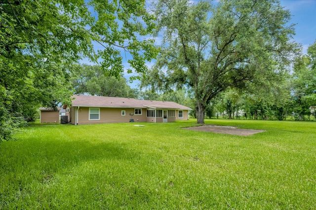 7440 County Road 215a, Alvin, TX 77511