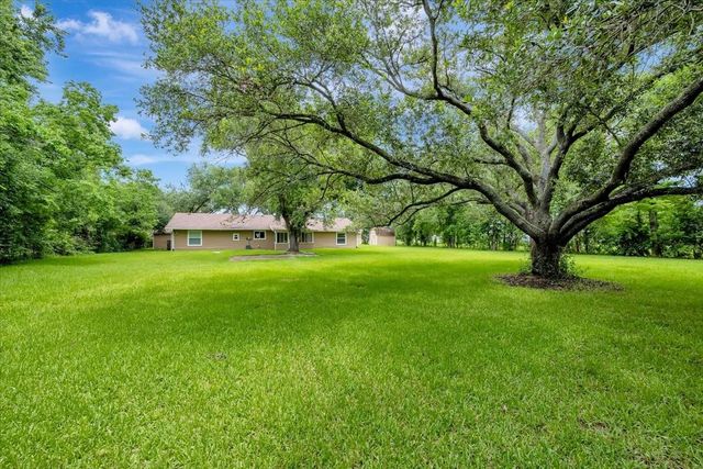 7440 County Road 215a, Alvin, TX 77511