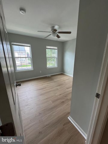 4201 GRENWICH LN, Mount Laurel, NJ 08054