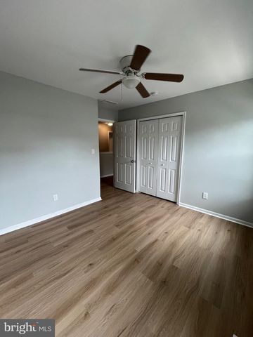 4201 GRENWICH LN, Mount Laurel, NJ 08054