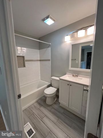 4201 GRENWICH LN, Mount Laurel, NJ 08054
