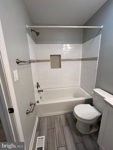 4201 GRENWICH LN, Mount Laurel, NJ 08054