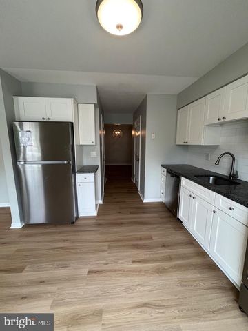 4201 GRENWICH LN, Mount Laurel, NJ 08054
