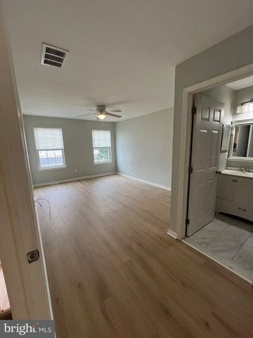 4201 GRENWICH LN, Mount Laurel, NJ 08054