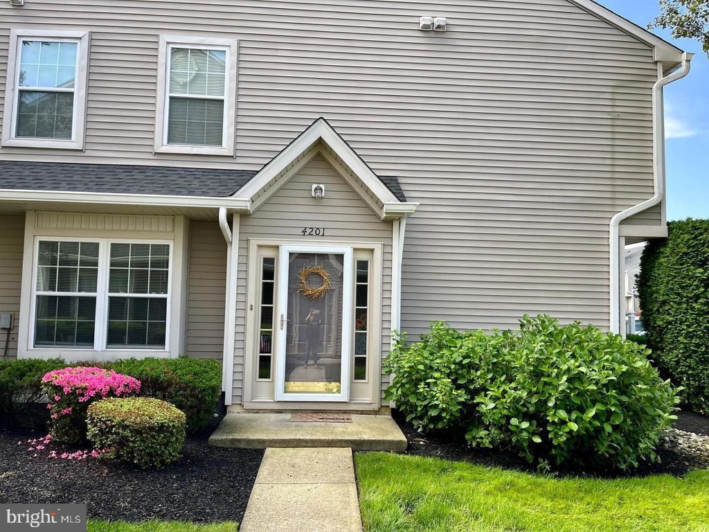 4201 GRENWICH LN, Mount Laurel, NJ 08054