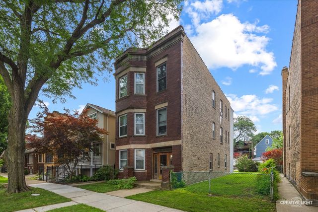 2439 W Pensacola Avenue, Chicago, IL 60618