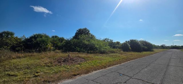 192 Carousel Ave, Labelle, FL 33935