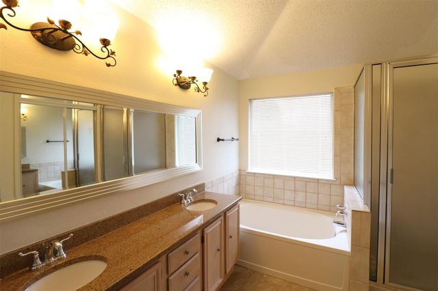 1101 Valley Branch Drive, Arlington, TX 76001