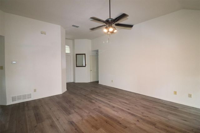 1101 Valley Branch Drive, Arlington, TX 76001