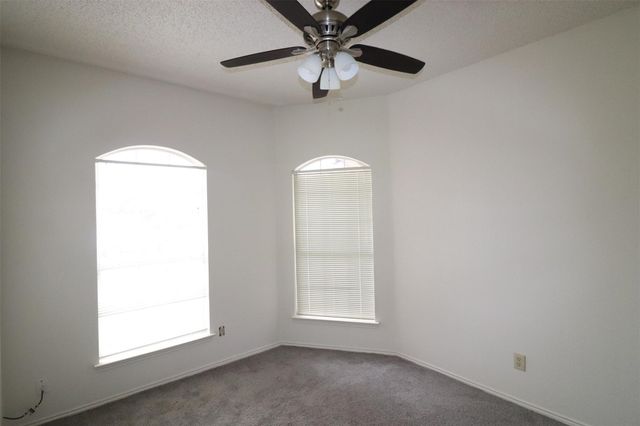 1101 Valley Branch Drive, Arlington, TX 76001