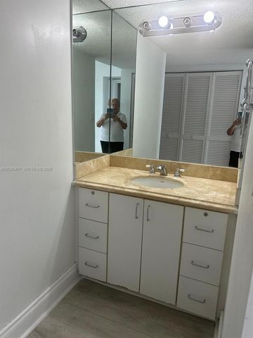 11111 NW Biscayne Blvd 11, North Miami Beach, FL 33181