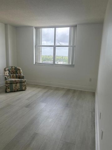 11111 NW Biscayne Blvd 11, North Miami Beach, FL 33181
