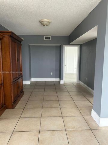 11111 NW Biscayne Blvd 11, North Miami Beach, FL 33181