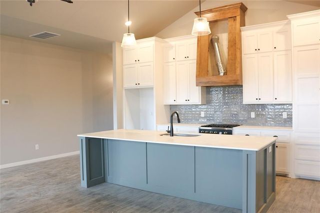 624 Trails End Drive, Shawnee, OK 74804