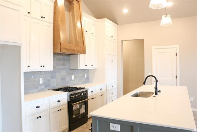 624 Trails End Drive, Shawnee, OK 74804